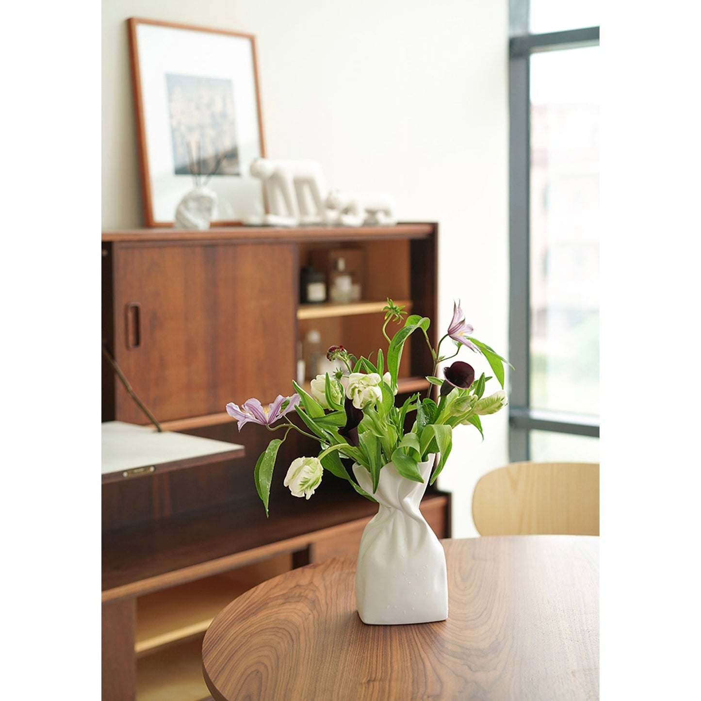 Pocket-shaped Ceramic Vase in 2 Colors