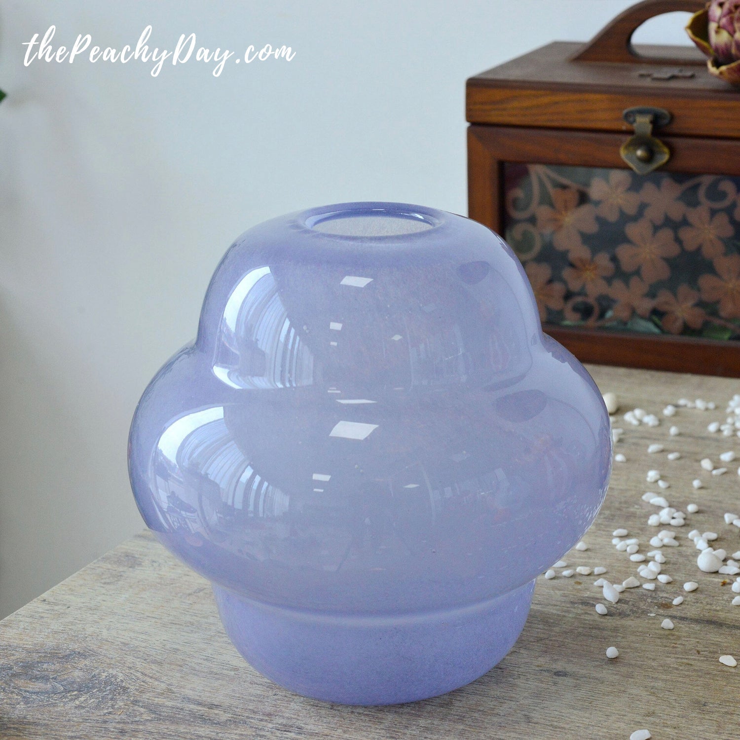 Curlie Glass Vase – MoMA Design Store